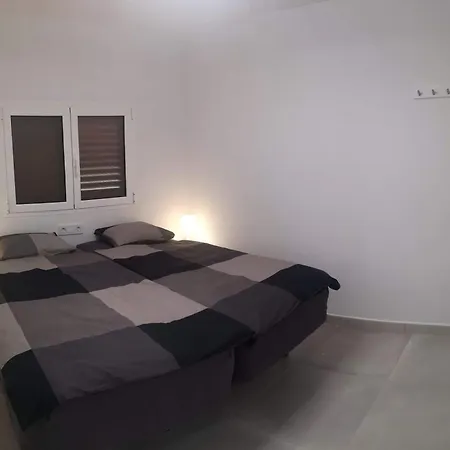 아파트 Modernes Mit Poolblick In Top-lage Von