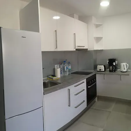 Apartment Modernes Mit Poolblick In Top-lage Von *