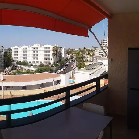 Modernes Mit Poolblick In Top-lage Von Lägenhet *